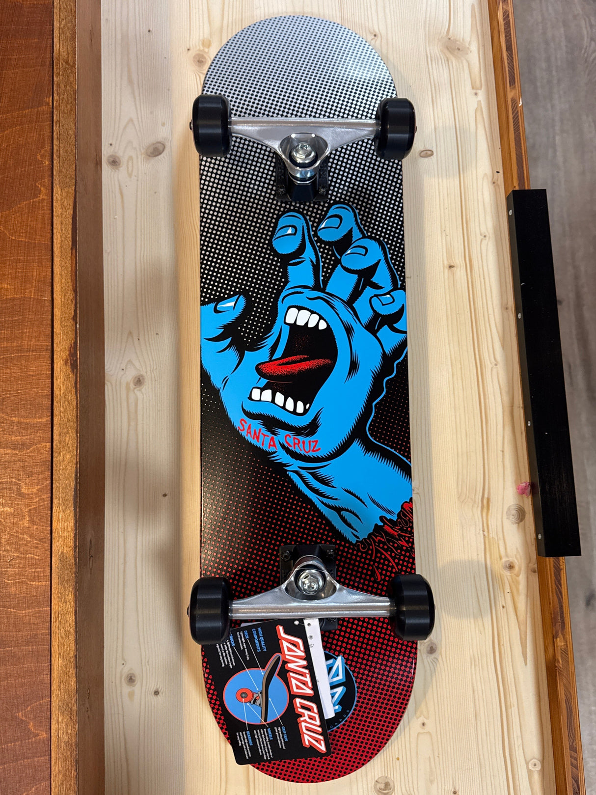 Screaming Hand Fade Large black red, 8.25